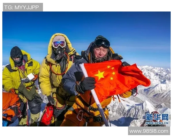中国登山队挑战喜马拉雅新线路，全员成功登顶